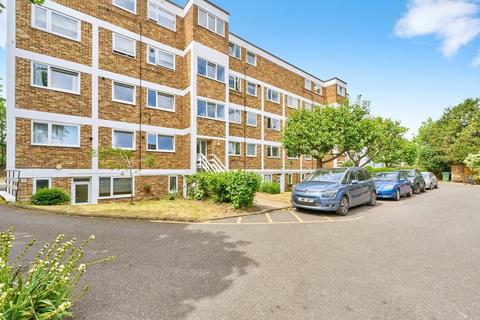 Church Grove, Kingston upon Thames KT1 2 bed flat for sale