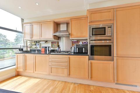 Point Wharf Lane, Brentford, TW8 1 bed flat for sale