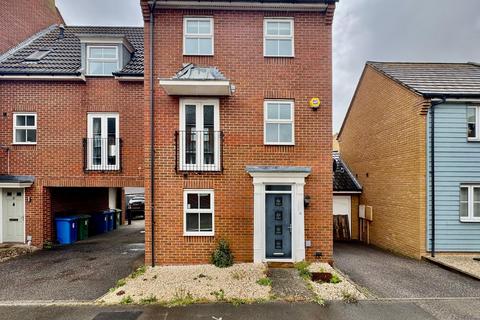 Mimosa Avenue, Sheerness ME12 5 bed townhouse for sale