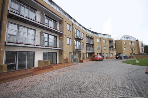 Smeaton Court, Hertford SG13 2 bed flat for sale