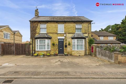 Hitchin Road, Biggleswade SG18 4 bed detached house for sale
