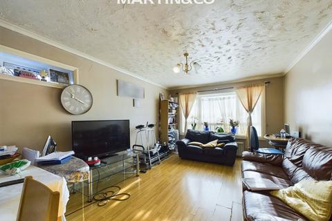 Lud Lodge, Ashford TW15 3 bed apartment for sale