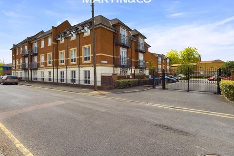 Henley Court, Egham TW20 2 bed apartment for sale