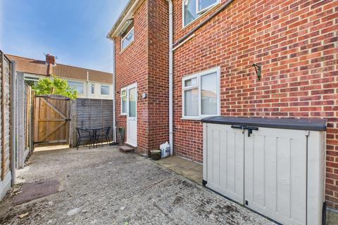 Fareham PO14 2 bed maisonette for sale
