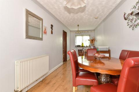 Central Park Gardens, Chatham ME4 4 bed semi