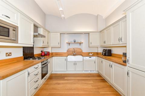 Queens House, Maidstone ME16 3 bed semi