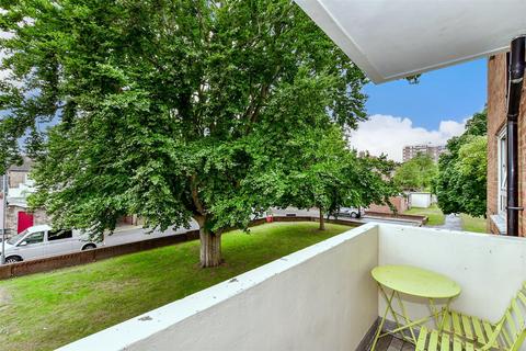 Kings Road, Southsea PO5 3 bed apartment for sale