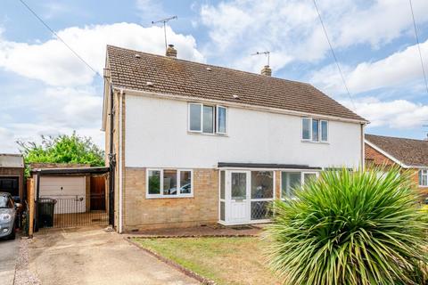 Banbury,  Oxfordshire,  OX16 3 bed semi