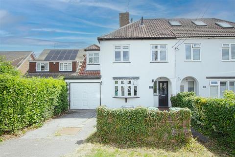 Greens Farm Lane, Billericay CM11 4 bed semi