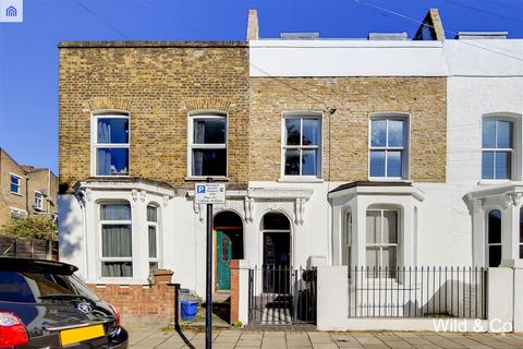 Clifden Road, Hackney 2 bed flat for sale