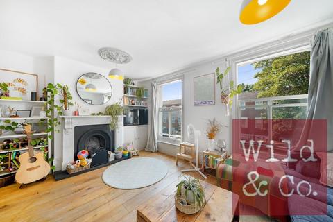 Clifden Road, Hackney 2 bed flat for sale