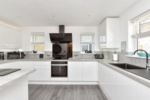 Sceptre Court, Birchington CT7 3 bed semi