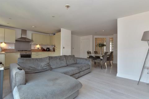 Spencer Place, West Malling ME19 2 bed flat for sale