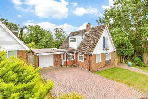 Lawn Close, Tenterden TN30 2 bed detached bungalow for sale