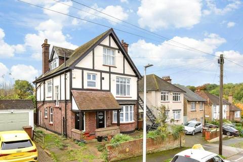 Southfields, Rochester, Kent, ME1 3 bed flat for sale