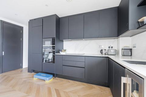 Hennessey Apartments, Woolwich... 2 bed flat for sale