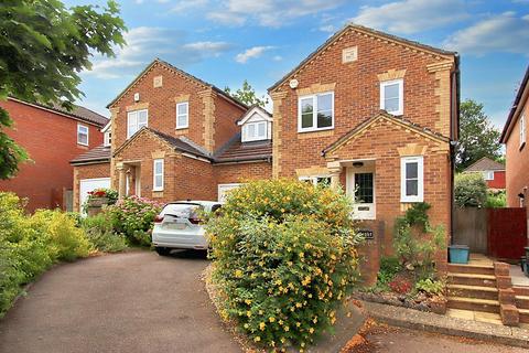 Hollycroft Close, South Croydon, CR2 3 bed semi
