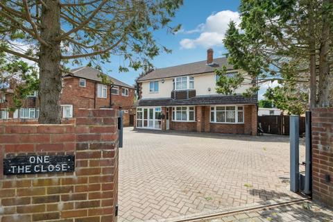 The Close, Iver SL0 4 bed detached house for sale