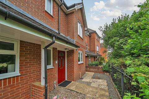 Britannia Drive, Beggarwood... 3 bed semi
