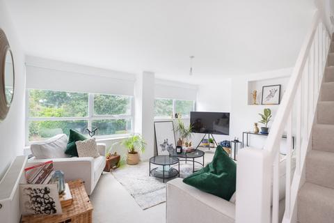 Hawthorn Close, Horsham, RH12 4 bed terraced house for sale