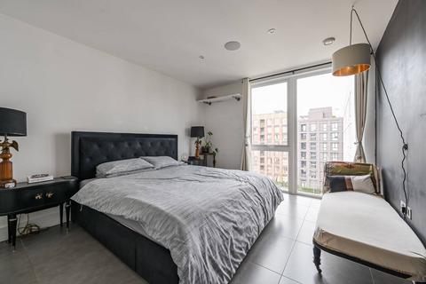 18 Remus Road, London E3 2 bed flat for sale