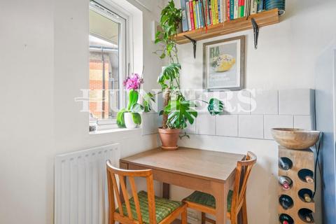 Tynemouth Road, London, N15 1 bed flat for sale