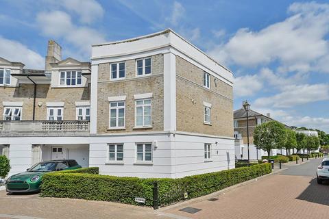 Huntingdon Gardens, Grove Park... 2 bed flat for sale