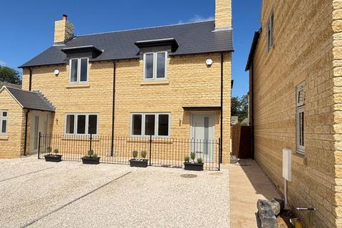 Sandy Lane Court, Upper Rissington... 2 bed semi