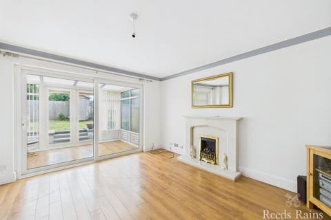 Thoresby Close, East Yorkshire YO16 2 bed semi