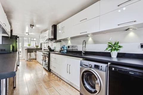 Ashleigh Avenue, West Yorkshire WF2 4 bed semi