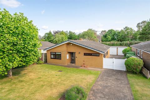 Highgate Close, Kidderminster 3 bed detached bungalow for sale
