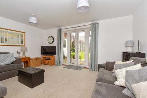 Blaker Close, Folkestone CT20 4 bed semi