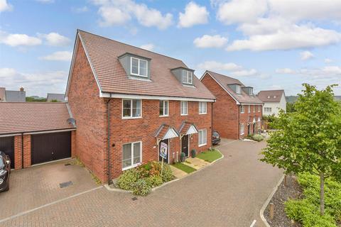 Blaker Close, Folkestone CT20 4 bed semi