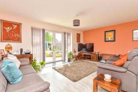 Danforth Way, Lewes BN8 3 bed semi