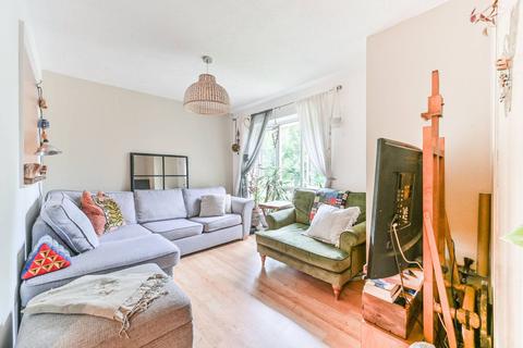 Muggeridge Close, South Croydon, CR2 2 bed flat for sale