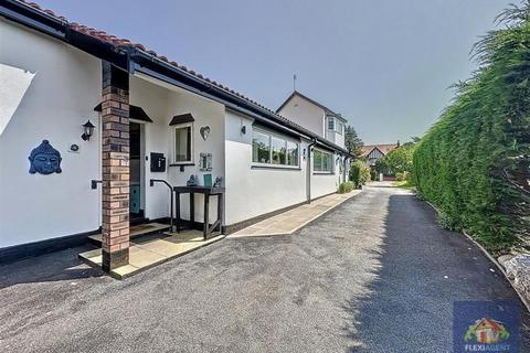 38 Lancaster Road, Merseyside PR8 4 bed bungalow for sale