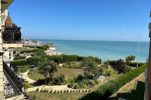 West Cliff Road, Broadstairs, CT10 2 bed flat for sale