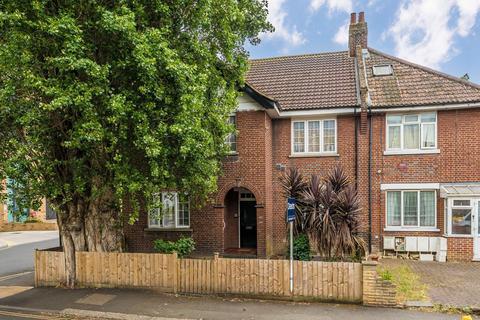 Balfour Road, Hounslow TW3 2 bed flat for sale