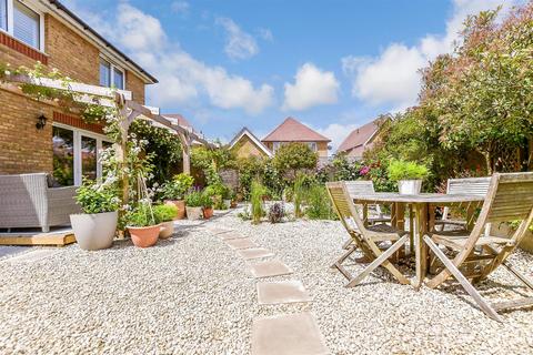 Great Threads, Staplehurst TN12 4 bed detached house for sale