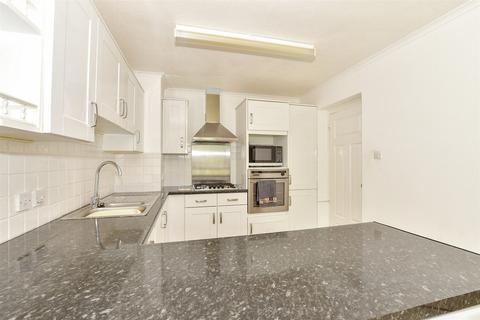 Shrublands Court, Tonbridge TN9 2 bed ground floor flat for sale