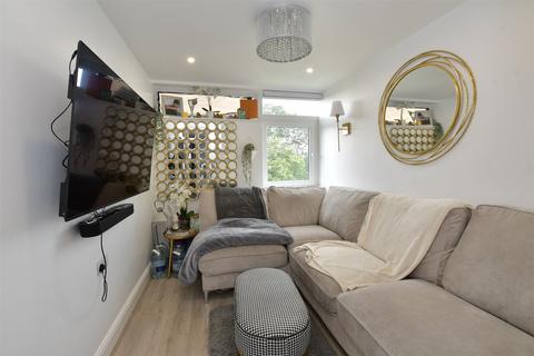Mayflower House, Brentwood CM13 2 bed flat for sale