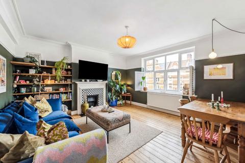 Streatham High Road, London SW16 2 bed flat for sale