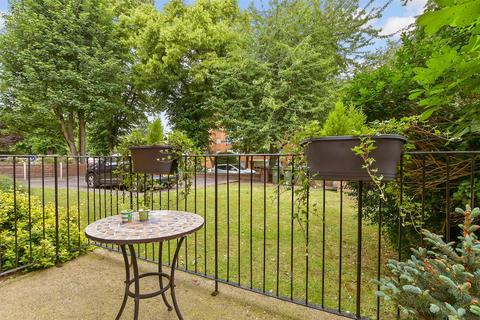 Grove Road, Sutton, Surrey 1 bed ground floor flat for sale