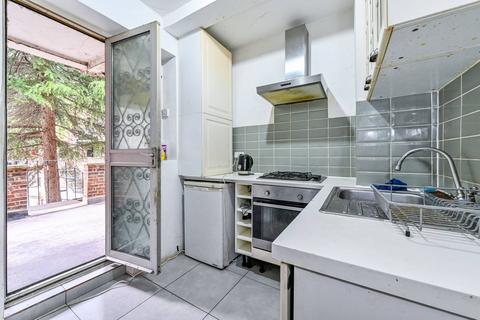 Green Lanes, Finsbury Park, London, N4 3 bed flat for sale
