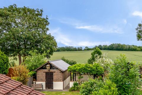 The Highway, Orpington BR6 3 bed semi
