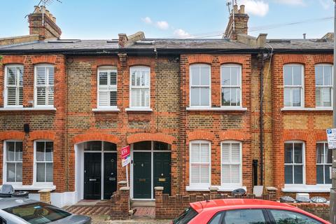 Ingelow Road, London, SW8 3 bed flat for sale