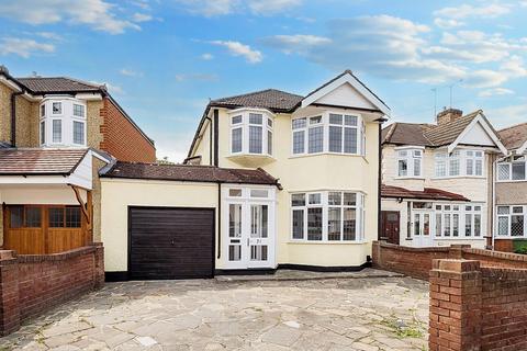 Woodlands Road, Romford, RM1 3 bed detached house for sale