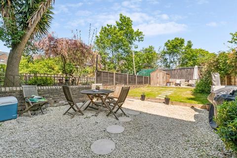 Ferndale Road, London SW4 2 bed flat for sale