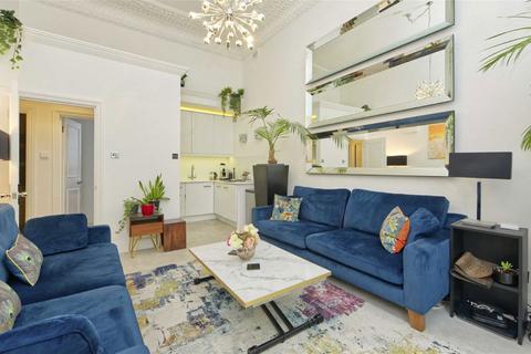 Clanricarde Gardens, London W2 2 bed flat for sale