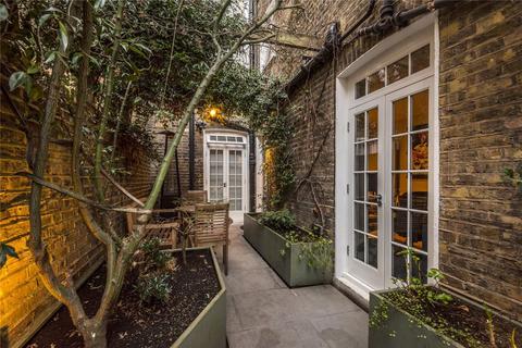 Petersham Mews, London SW7 3 bed flat for sale